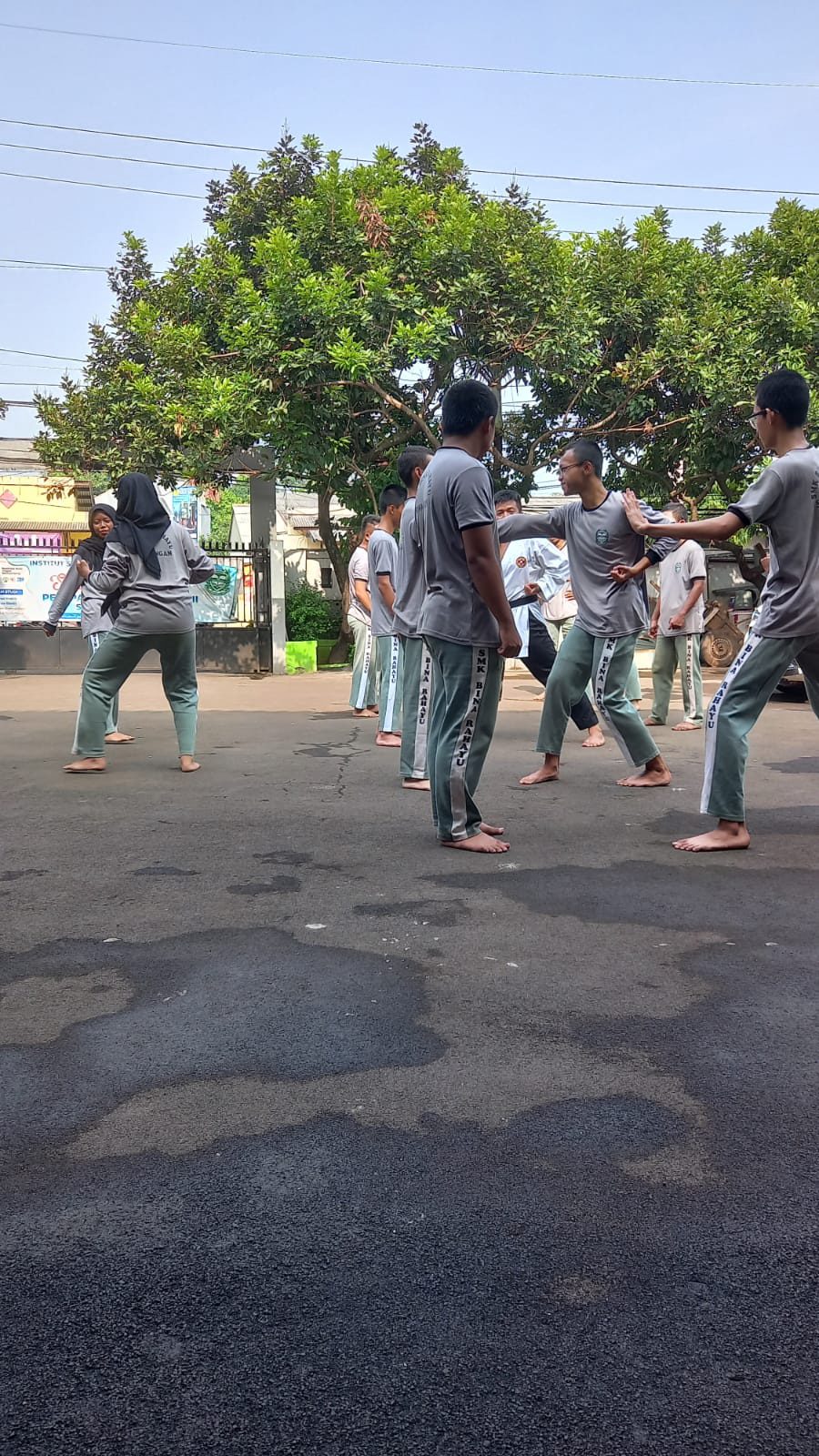 Latihan bela diri karate siswa Kubinar